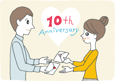 手紙を贈り合う結婚10周年の夫婦