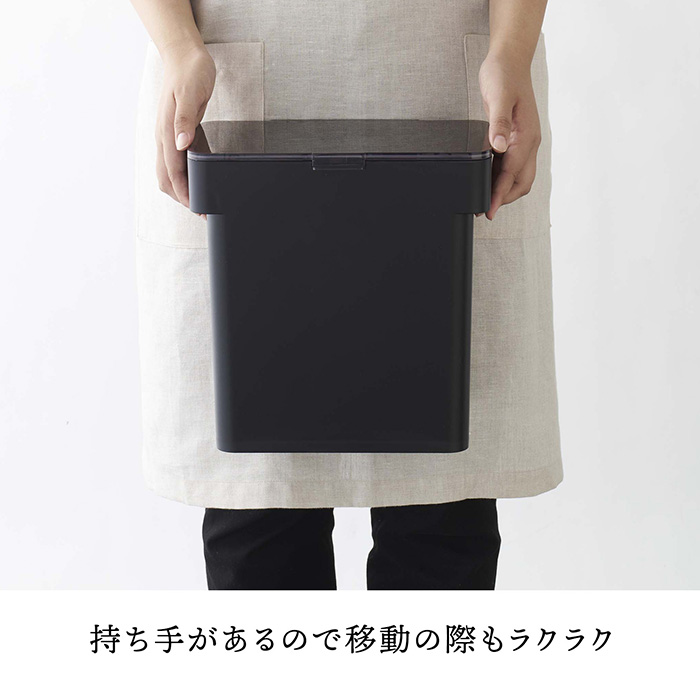 　密閉袋ごとペットフードストッカー３ｋｇ　計量カップ付き　ブラック