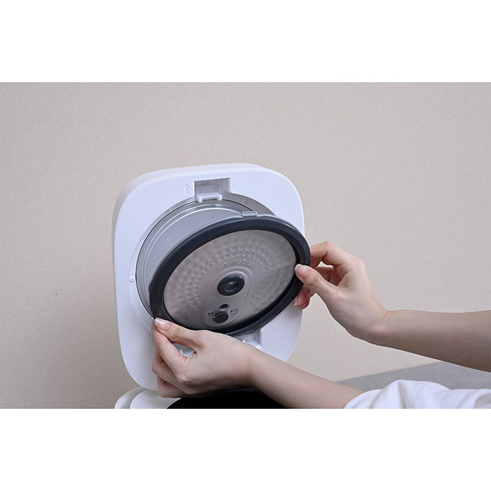 山善　マイコン炊飯器　５．５合　ホワイト