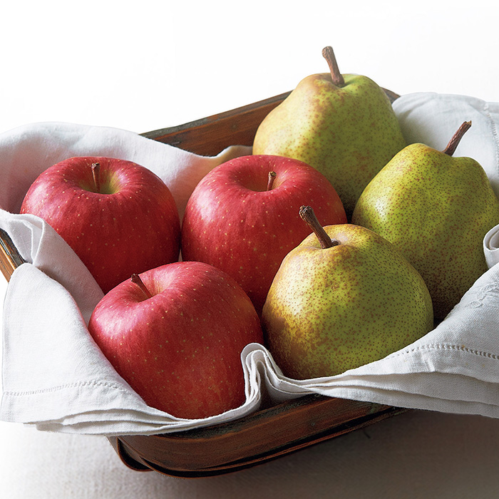 山形の極み山形県朝日町和合平産　蜜入り無袋ふじりんご＆高畠町三条目産　ラ・フランス　　２ｋｇ（お届けは１２月１日～１２月２０日）