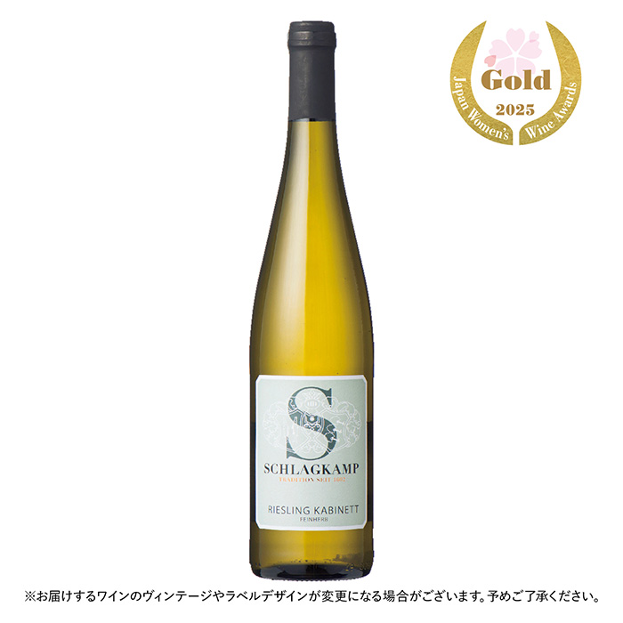 手作業と目利きにより、自然に根ざしたぶどう作りを行う伝統的ワイナリー、〈シュラークカンプ デゾイ〉。このワイナリーがあるドイツ・モーゼル地方は、ワインの一大生産地。モーゼル川沿いの畑で栽培されるぶどう