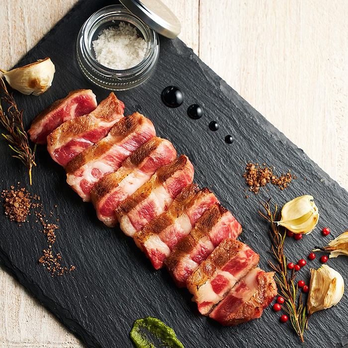 ＩＢＥＲＩＣＯ－ＹＡ　イベリコ豚肩ロースステーキ～トリュフ塩添え～