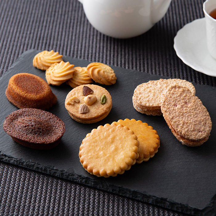 ペシェミニヨン　アルティザン　ドゥ　サヴール　焼菓子８種１２個詰合せ