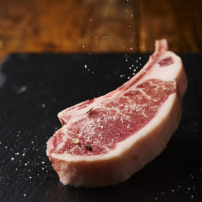 ＩＢＥＲＩＣＯ　ＹＡ　トリュフ塩で食べるイベリコ豚骨付きステーキ