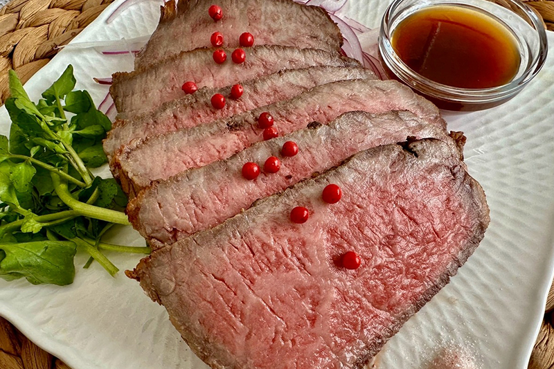 米沢牛 ローストビーフ用塊肉（モモ） 写真4