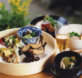 大分 湯布院温泉 山紫御泊処 はなの舞 日帰り温泉 ランチ４名 体験ギフト リンベル カタログギフトのリンベル 公式