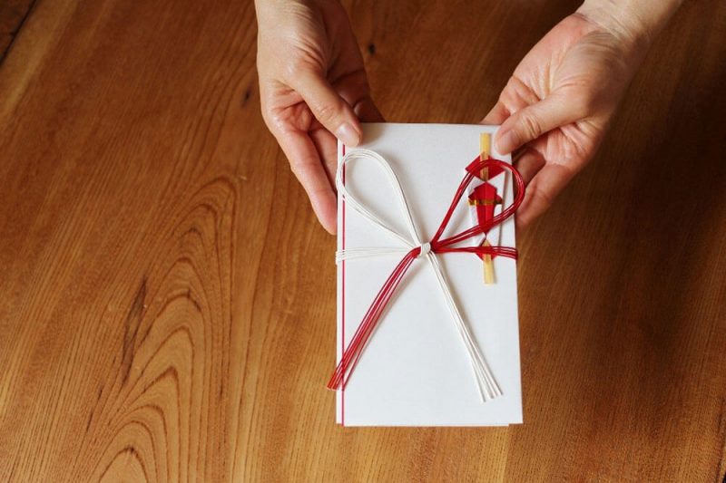 内祝いの「のし」とは?シーンに合わせた「のし」の選び方・書き方