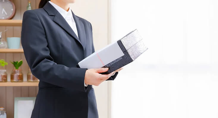初任給・初めてのお給料でプレゼントを贈ろう!両親やお世話になった人が喜ぶギフトや相場は?