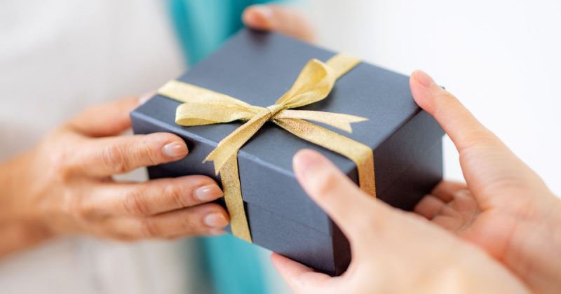 お世話になった人への贈り物。年代・性別・関係性別でご紹介