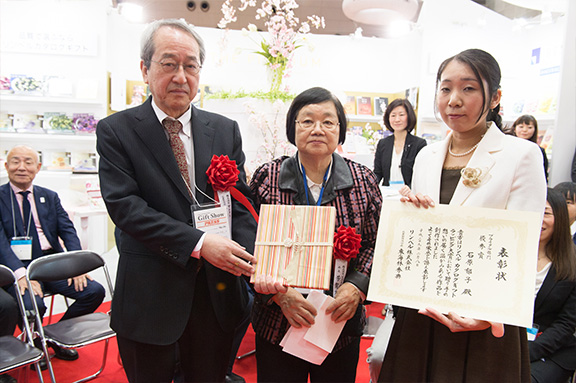 石原　郁子様と芳賀 久枝氏、寺田一生氏